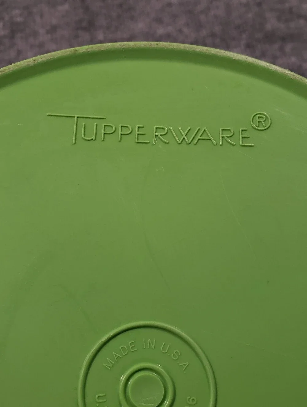 Tupperware Large Apple Green Servalier Canister 1339-1 w/ Starburst Lid Vintage